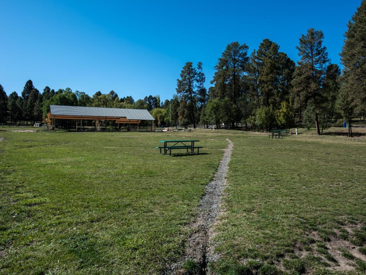 Apache Village Cabinette 13, Queen Bed, Midtown, Sleeps 2 Ruidoso Exterior photo